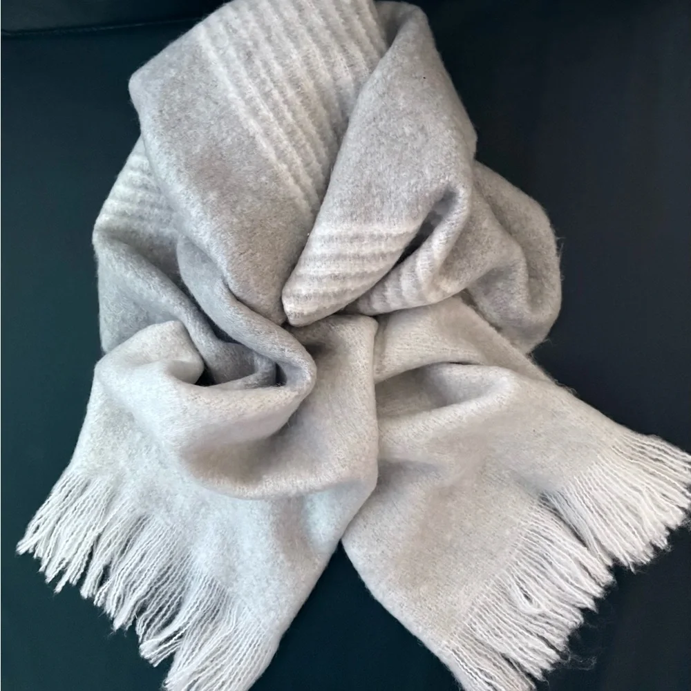 LC Lauren Conrad Soft Gray white scarf 18x86”